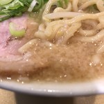 超ごってり麺 ごっつ - 味噌チャーシュー麺  スープのアップ