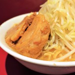 ラーメン二郎 - 豚の厚み
