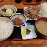 Izakaya Nagomi - 豚の生姜焼き定食800円
