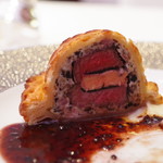 オテル・ド・ヨシノ - 牛フィレ肉のウェリントン風