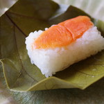 柿乃肴 - 柿の葉寿司(鮭)