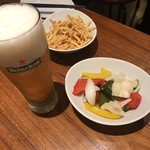 BACHI - お通しの揚げパスタとピクルス