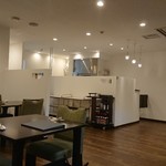 飲茶 はるのそら - 店内がスタイリッシュになりました