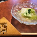 Matsusaka Yakiniku Kazokutei - まずは 水キムチ。これ好き