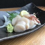 Izakaya Ennasubi - 超絶旨味の極み！！！！
      ホタテの刺身！
      身はぷりんぷりん！
      味は最高に美味し！