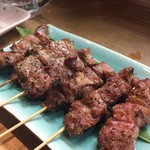 居酒屋はちろう - 奥からタン、ハツ、カシラ