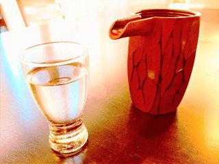 Sakanaryouri wotabetesobade shimerumisetakagi - 日本酒イメージ