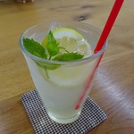 ツキカフェ - 自家製はちみつレモンスカッシュ450円