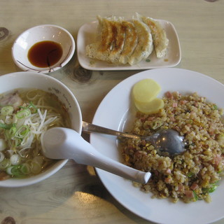 味園 - 料理写真:焼き飯セット（990円）