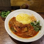 SPICY CURRY 魯珈 - ゴーヤと豚バラの薬膳カレー+パクチー