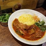 SPICY CURRY 魯珈 - ゴーヤと豚バラの薬膳カレー+パクチー