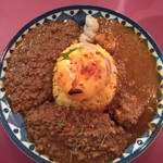 スパイスサロン バビルの塔 - 鰹出汁キーマ、チキンマサラ、マトンキーマ３種あいがけ