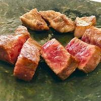 近江牛鉄板焼 伊ぶき - サーロインと、麹で漬けた部位。