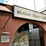 Mother Moon Cafe - 店舗入口上のプレート