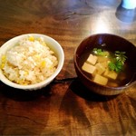 山のごはんよもぎ - トウモロコシとはと麦ご飯とうしお汁。
      トウモロコシ甘ーっ(*'▽'*)♡
      うしお汁は私的には薄味過ぎた。。