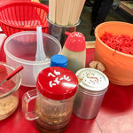 安全食堂 - 卓上の調味料。