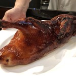 星期菜 白金 - 今回も予約時に「北京ダック」をお願いしました。 丁寧に時間をかけて飴色になった「北京ダック」が登場。美味しそう。