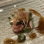 星期菜 白金 - ◆中トロの腐乳ソース 中トロは軽く炙ってあります。腐乳はあまり好まないのですが、お醤油などを合わされクセが消えていますので 鮪に合います。