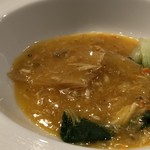 星期菜 白金 - ヨシキリ　フカヒレの姿煮込み・・お味付は選べましたので、 いつもと同じ上海蟹味噌煮込みにしていただきましたが、やっぱり美味しい。