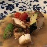星期菜 白金 - ＊甘鯛はカリッと焼かれお野菜と共に頂くと美味。 トマトの軽い酸味と胡椒、塩で調味されいい味わい。