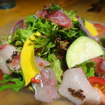 タケル クインディチ - 真鯵、赤鯖、わらさのカルパッチョサラダ仕立て
