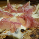 タケル クインディチ - 無花果と生ハムのクアトロ