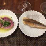 サラマンジェ ド ヨシノ - 水カマス（右）とハガツオの小皿