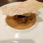 サラマンジェ ド ヨシノ - デザートはパインアイスとキャラメルソースの饗宴　キャラメルソースにはアニスが効いていて、オトナのデザート。