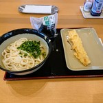 但馬真打うどん - ネギや天かす、生姜なども自分で入れます