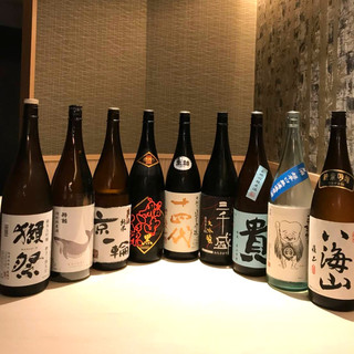 A blissful moment when you pair a variety of seasonal local sake with your carefully selected eel.