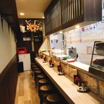 Motsu Yaki Nantai San - 1階のカウンターは12席。1名様専用のお席となります。