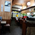 伸龍ラーメン - 店内の様子。