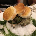 北島亭 - 2018年7月、特大サザエのブルゴーニュ風。