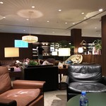 The Deck Business Class lounge - なかなかいい雰囲気♪