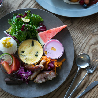 8種の主食に合う前菜の贅沢盛り合わせ