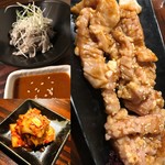 韓国料理 炭火焼肉 きむらや - 白肉、センマイ刺し、白菜キムチ