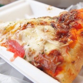 クリーブラッツ - 料理写真:石釜焼き照り焼きチキンピザ♪180円、出来立てはチーズとろとろ