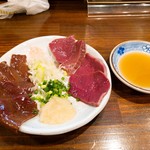 やきとん えん家 - 馬肉（レバーとハツ）