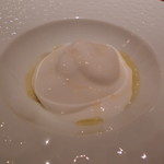 エル・フエゴ・デル・トロ - ミルクソルベ　アーモンドミルクのエスプーマ