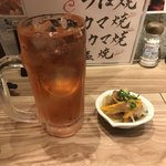 カキ小屋 首領マサオ - BENIソーダとお通し。
BENIソーダは税抜420円でお通しは税抜300円。
美味し。