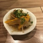 カキ小屋 首領マサオ - お通し。
      美味し。