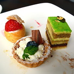 カフェアロンジ - プティフール1種ずつ食べました