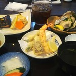 Enya Dotto Maru - ランチ 1,890円(税別) 生ガキ、西京焼き、天ぷら四種、ご飯セット、アイスコーヒー