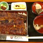 炭火焼うなぎ 東山物産 - 極上重 @3390円
            うなぎ5切れに加えて、三重県産のコシヒカリのご飯もたっぷりあります。
