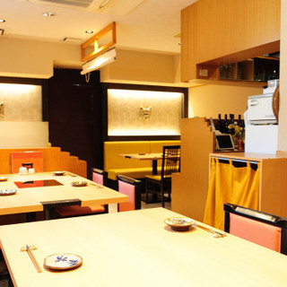 A chic and calm interior that contrasts with the lively image of Okinawa.