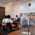 Reos槇島 - 店内の風景。カウンター付近。