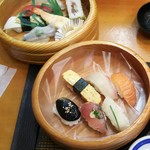 Sushi Daisen - 寿司桶２段仕様で１２貫