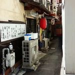 LIFE IS JOURNEY - 店の路地