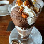 カフェメニュー　チョコレートパフェ　1200円