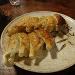 千両食堂 - 餃子を撮ろうと思ったら既に数個食べられてしまった。